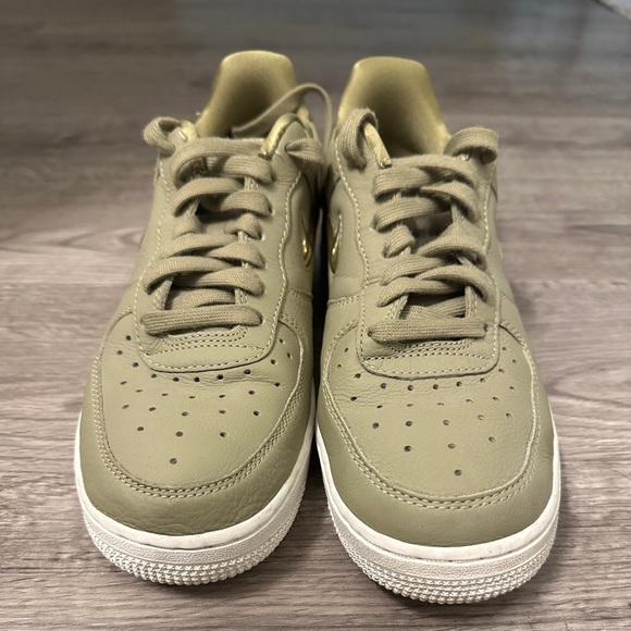 olive green and gold nike air force 1s - Picture 3 of 4